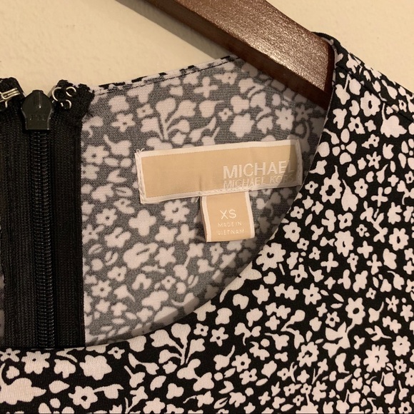 Michael Kors Sleeveless Pants Romper - Picture 4 of 6